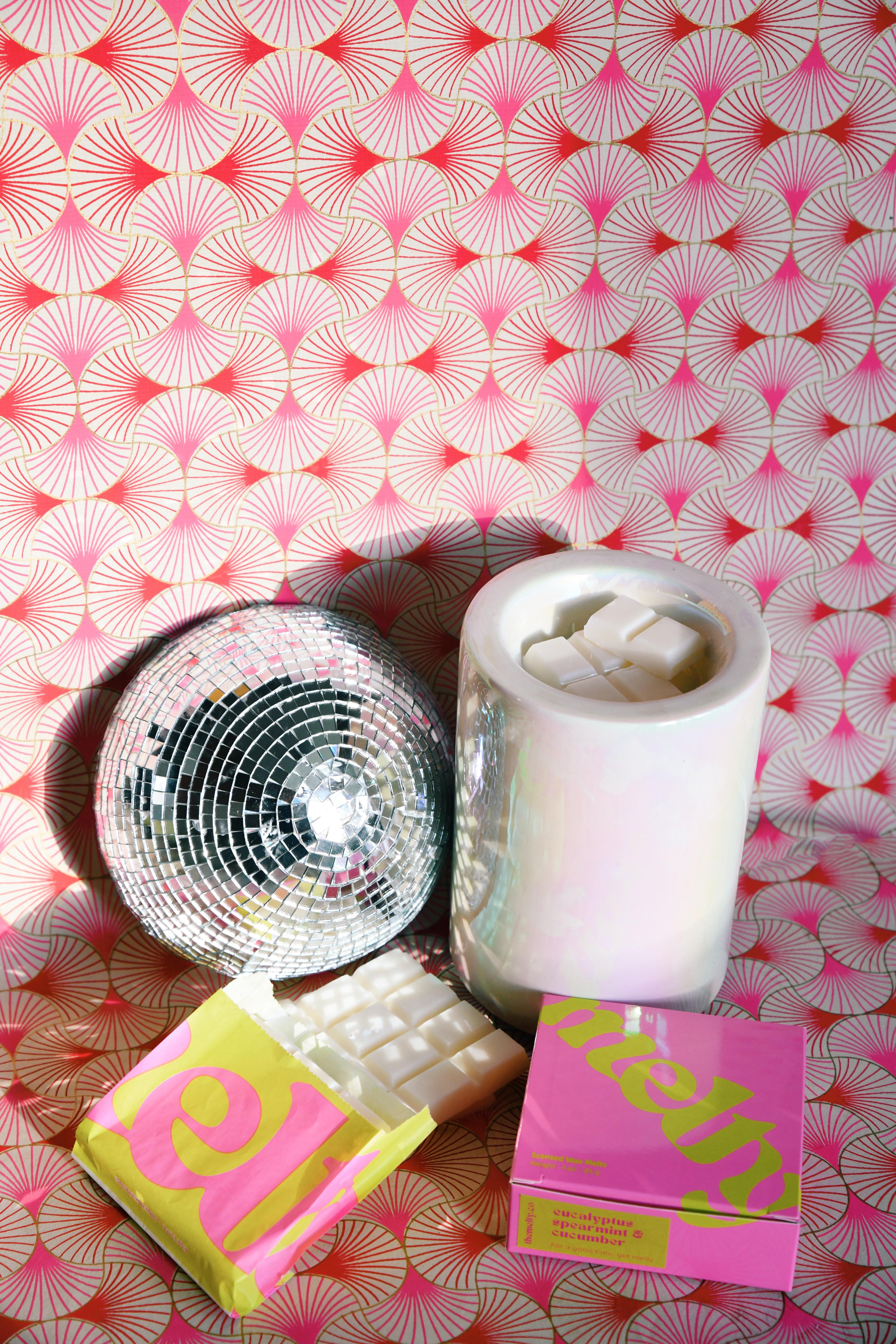 What is a wax melt? What are wax bars?