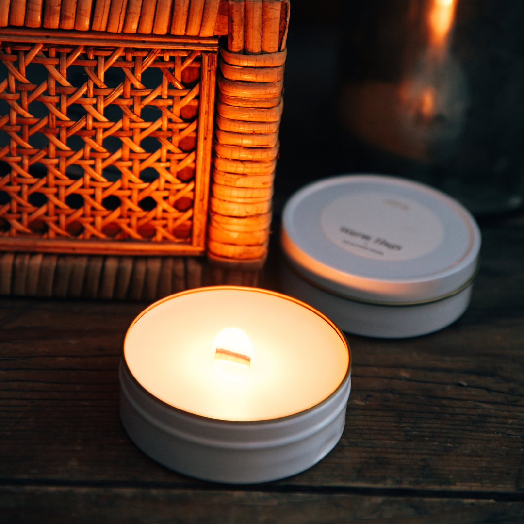 Travel Candle - Warm Hugs | Notes: Almond Milk, Vanilla & Amber